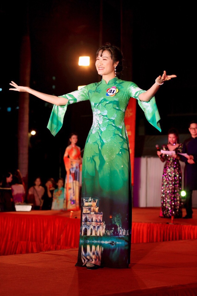 NTK Hoàng Ly đưa Hà Nội ngàn năm lên áo dài - Ảnh 10.