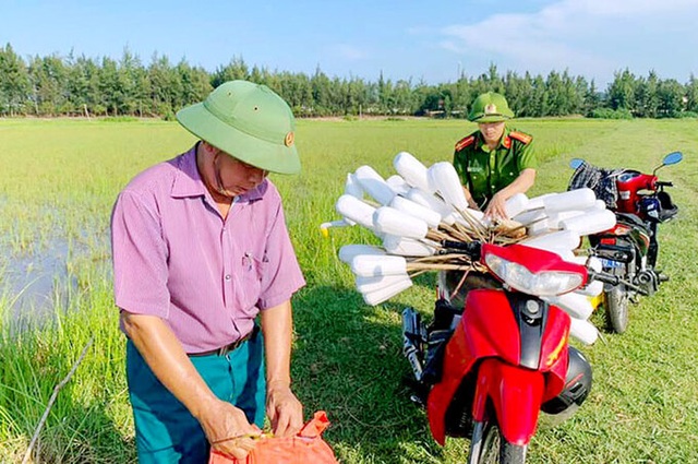 Người dân Hà Tĩnh giăng bẫy bắt chim trời bất chấp lệnh cấm - Ảnh 12.