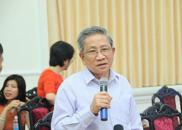 Giáo sư Nguyễn Minh Thuyết: Video phản cảm như “trộm tiền em gái” của Hưng Vlog xử phạt hành chính là chưa đủ - Ảnh 3.