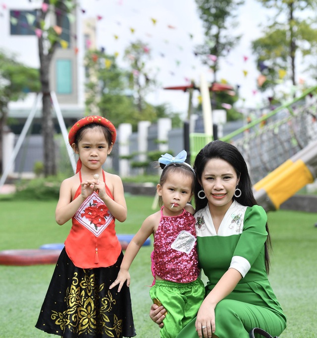 Nữ doanh nhân Trần Thị An đón trung thu an lạc cùng các con tại trường học - Ảnh 2.
