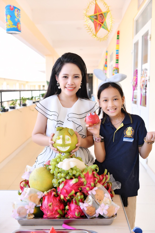 Nữ doanh nhân Trần Thị An đón trung thu an lạc cùng các con tại trường học - Ảnh 4.