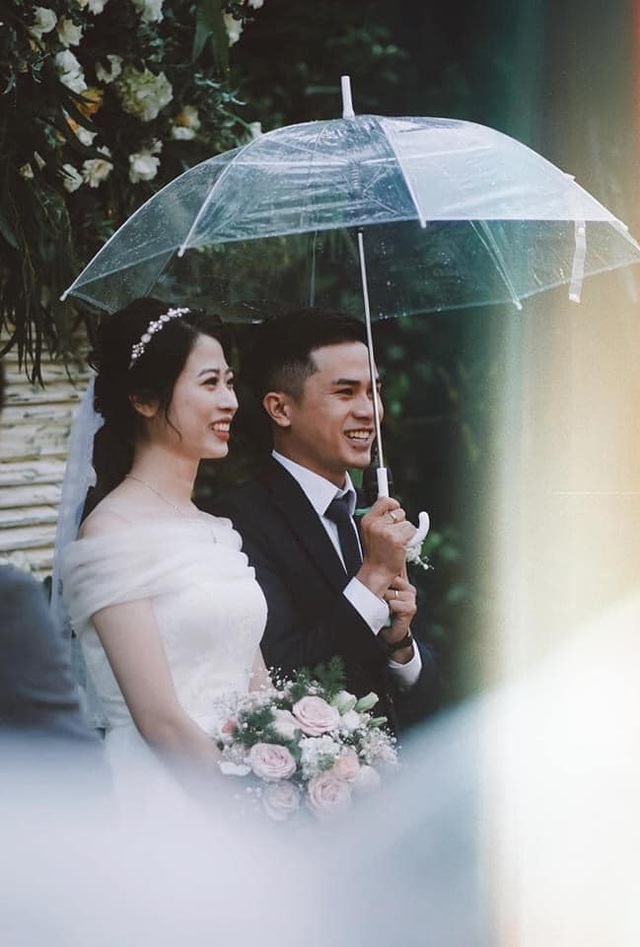 Đám cưới cực độc đáo tại Đà Lạt: Nhờ trời mưa mà cô dâu - chú rể xoay chuyển tình thế tạo cục diện bất ngờ, ngắm shoot ảnh để đời ai cũng tấm tắc - Ảnh 9.