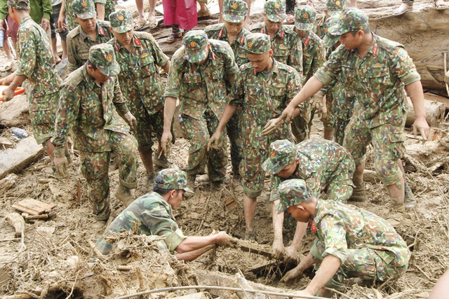  14 người mất tích ở Trà Leng: Đào xới hết khu sạt lở nhưng không tìm thấy ai  - Ảnh 3.