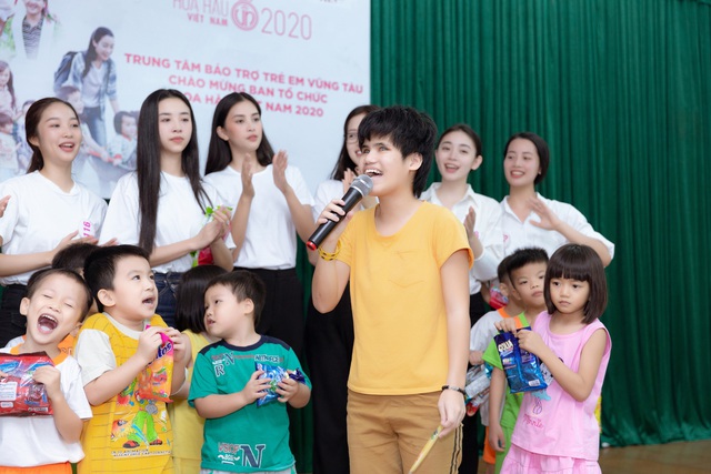 Trần Tiểu Vy cùng thí sinh Hoa hậu Việt Nam 2020 vác nửa tấn gạo đi từ thiện tại Vũng Tàu - Ảnh 6.
