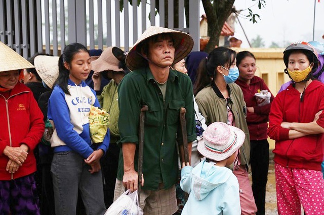 Thêm nhiều đơn vị chung tay ủng hộ người dân vùng lũ ở Quảng Bình - Ảnh 7.