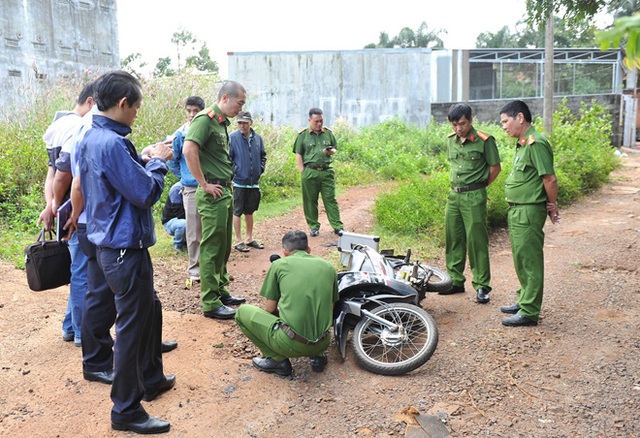 Truy bắt kẻ đâm chết tài xế xe ôm lúc rạng sáng - Ảnh 1.