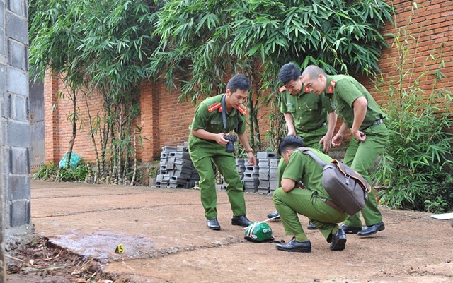 Truy bắt kẻ đâm chết tài xế xe ôm lúc rạng sáng - Ảnh 3.