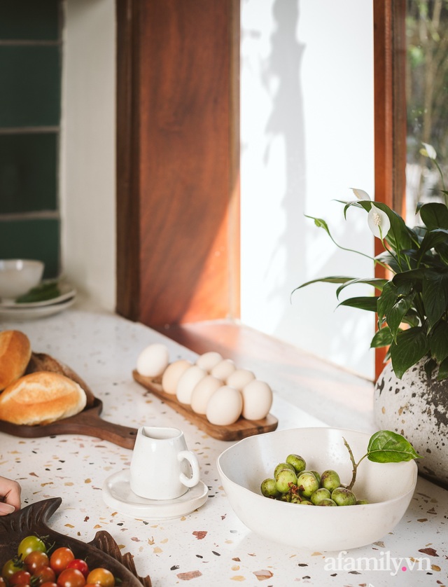 Căn bếp với hệ tủ phá vỡ cấu trúc vân gỗ có một không hai ở Hà Nội được hoàn thiện gần 180 triệu đồng - Ảnh 15.