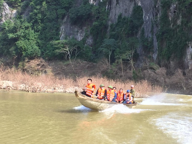 Cận cảnh hành trình đưa gần 300 triệu đồng tới với đồng bào vùng xa, nhiều nơi vẫn còn bị cô lập ở Quảng Bình và Quảng Trị - Ảnh 12.