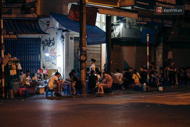 Chùm ảnh: Nếu Sài Gòn là thành phố không ngủ thì Hà Nội sau 0 giờ đêm cũng là một Thủ đô luôn thức - Ảnh 14.