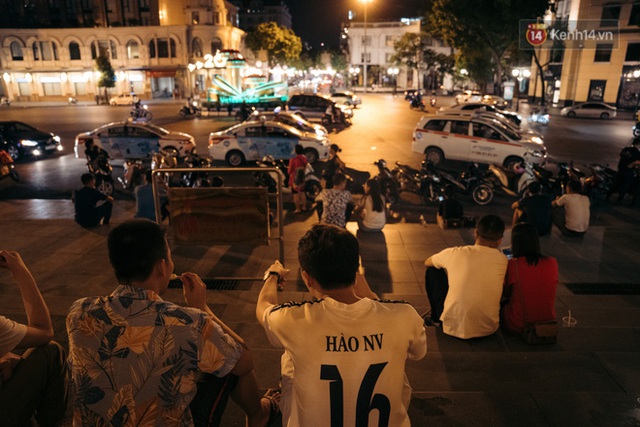 Chùm ảnh: Nếu Sài Gòn là thành phố không ngủ thì Hà Nội sau 0 giờ đêm cũng là một Thủ đô luôn thức - Ảnh 19.