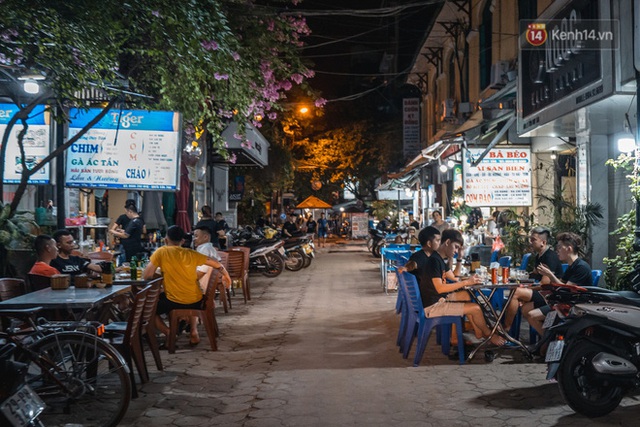 Chùm ảnh: Nếu Sài Gòn là thành phố không ngủ thì Hà Nội sau 0 giờ đêm cũng là một Thủ đô luôn thức - Ảnh 25.