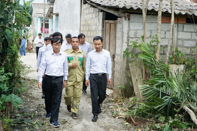 Tổng Công ty Truyền tải điện Quốc gia trao 500 triệu đồng hỗ trợ người dân vùng lũ tỉnh Thừa Thiên Huế - Ảnh 5.