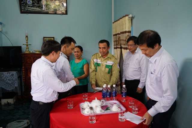 Tổng Công ty Truyền tải điện Quốc gia trao 500 triệu đồng hỗ trợ người dân vùng lũ tỉnh Thừa Thiên Huế - Ảnh 6.