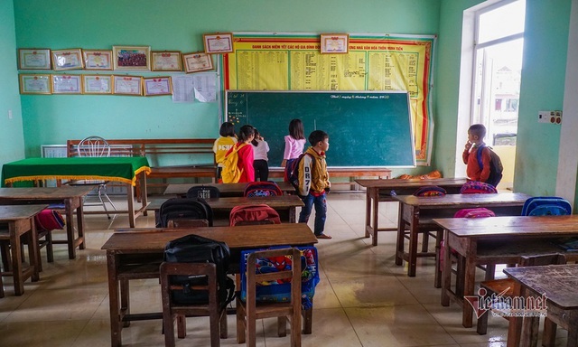 Trường học ở Quảng Bình bị tốc mái hoàn toàn, 82 học sinh phải đi học nhờ - Ảnh 5.
