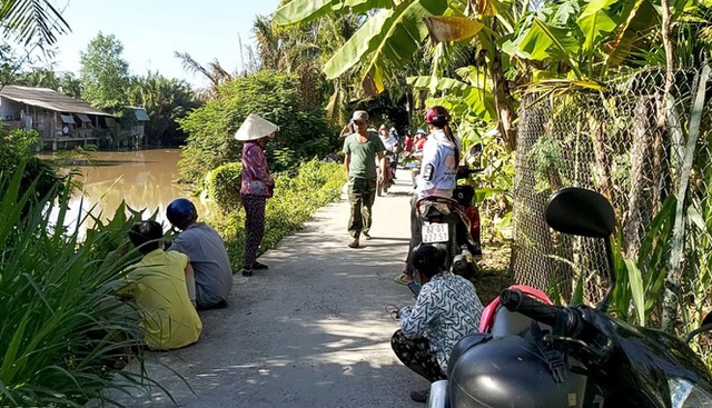 Kinh hãi phát hiện thi thể phân huỷ trôi trên sông Bảo Định - Ảnh 1.