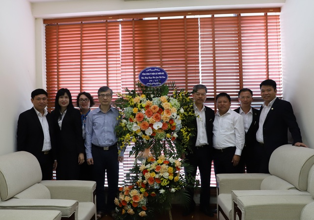 Tổng Giám đốc EVN Trần Đình Nhân và lãnh đạo Tổng công ty Điện lực miền Bắc thăm và chúc mừng các đơn vị đào tạo nhân Ngày Hiến chương Nhà giáo Việt Nam 20/11 - Ảnh 5.