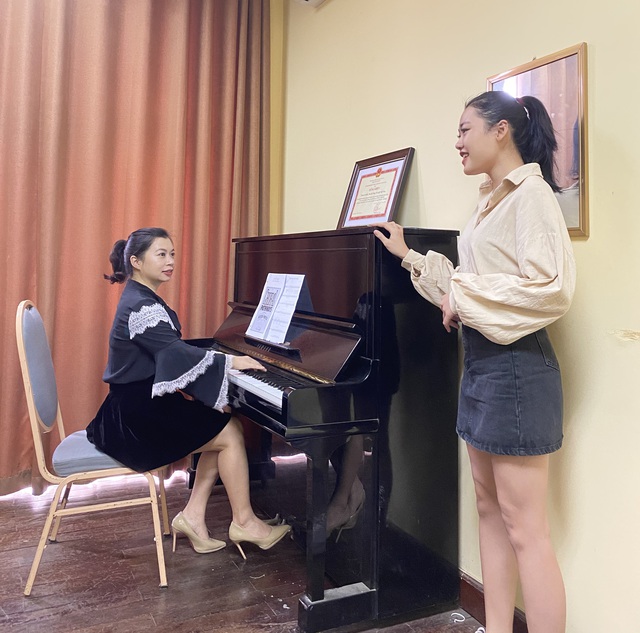 Ca sỹ Opera, giảng viên thanh nhạc Hương Diệp: Mong sẽ có nhiều thế hệ học trò là ca sỹ của nhân dân - Ảnh 2.