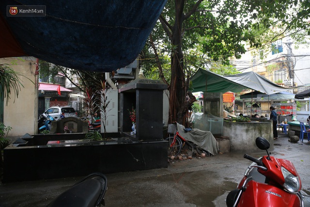 Cận cảnh nghĩa địa trong phố Hà Nội: Nơi người dân vẫn vô tư ăn uống, vui chơi bên cạnh mộ người chết - Ảnh 14.