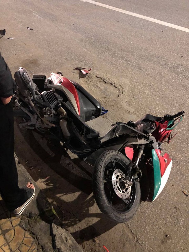 Clip ghi lại hoảnh khắc kinh hoàng khi mô tô BMW tông vào xe máy văng hàng chục mét rồi bốc cháy trên đường - Ảnh 5.
