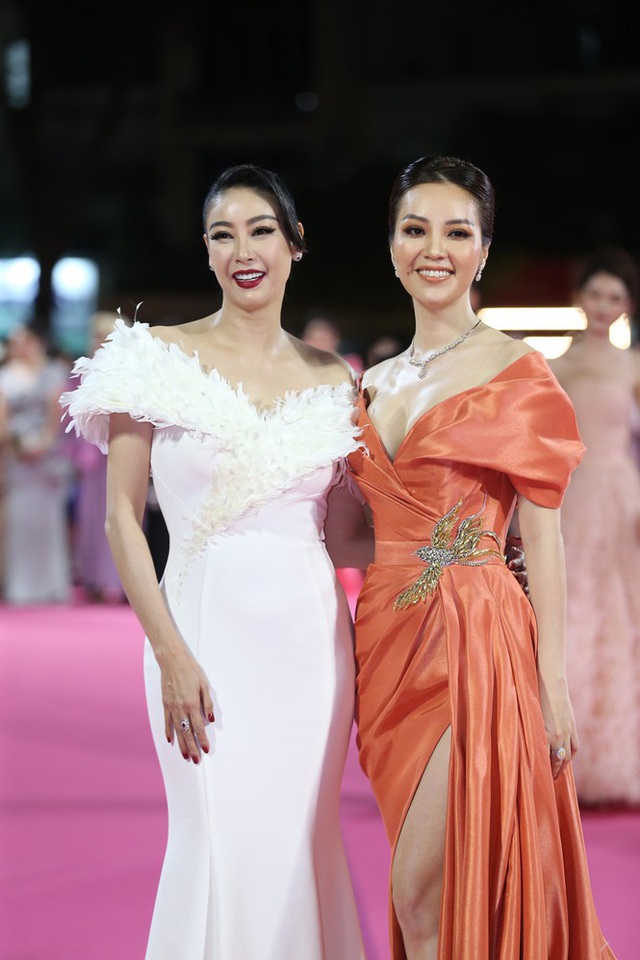 Thảm đỏ Hoa hậu Việt Nam 2020: Tiểu Vy “chặt đẹp” dàn hậu trước thềm trao lại vương miện - Ảnh 7.