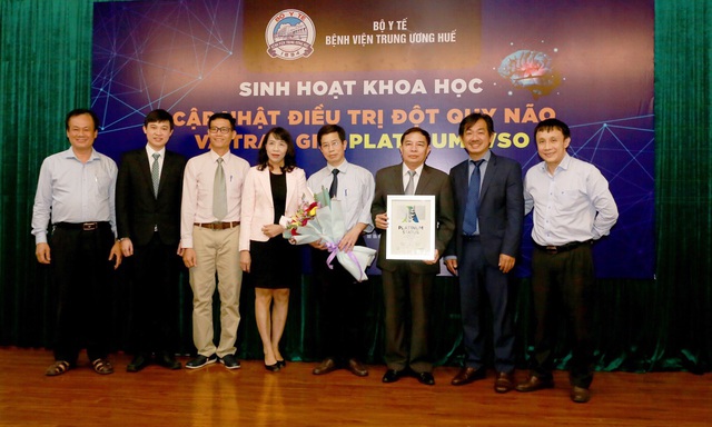 Bệnh viện TW Huế nhận giải thưởng danh giá của Hội Đột quỵ thế giới - Ảnh 1.