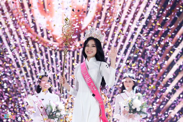 Soi biểu tượng quyền lực của Hoa hậu Việt Nam trong Thập kỷ hương sắc - Ảnh 2.