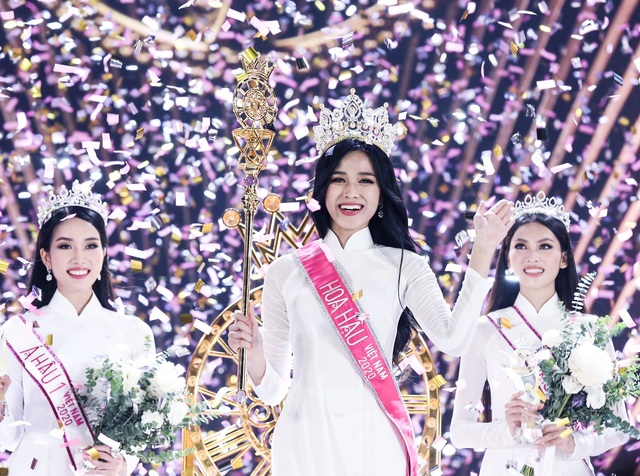 Nhan sắc mộc mạc và nụ cười hút hồn của Tân Hoa hậu Việt Nam 2020 - Ảnh 2.