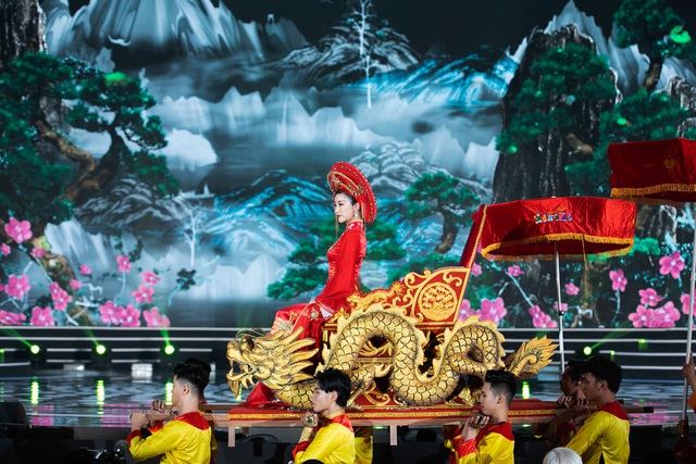 Bí mật màn ngồi kiệu rồng hoá Thánh Mẫu của Đỗ Mỹ Linh tại Chung kết Hoa hậu Việt Nam 2020 - Ảnh 2.