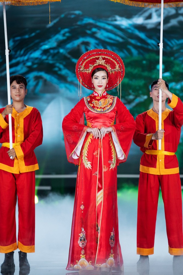 Bí mật màn ngồi kiệu rồng hoá Thánh Mẫu của Đỗ Mỹ Linh tại Chung kết Hoa hậu Việt Nam 2020 - Ảnh 4.