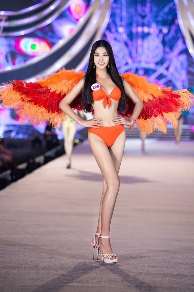 Vân Ly - từ tiếp viên hàng không đến Top 10 Hoa hậu Việt Nam - Ảnh 8.