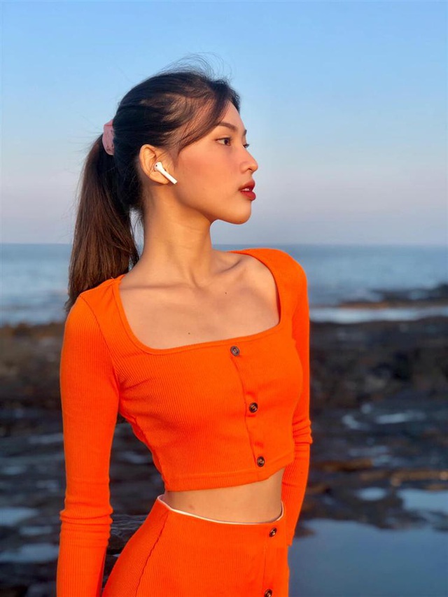 Style đời thường đối nhau chan chát của top 3 HHVN: Người thì sexy, người cá tính, riêng Tân hậu giản dị đến xuề xòa vẫn đẹp mê - Ảnh 9.