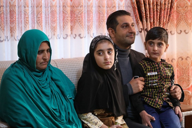 Số phận của cô gái Afghanistan nổi tiếng với ánh mắt hút hồn - Ảnh 3.