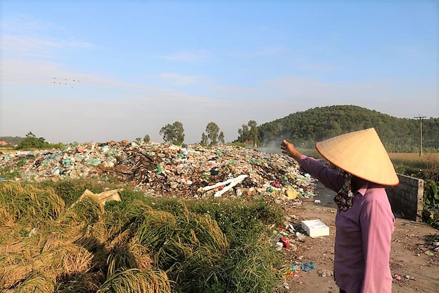 Hãi hùng những bãi rác bủa vây dân cư ở Hải Phòng - Ảnh 4.