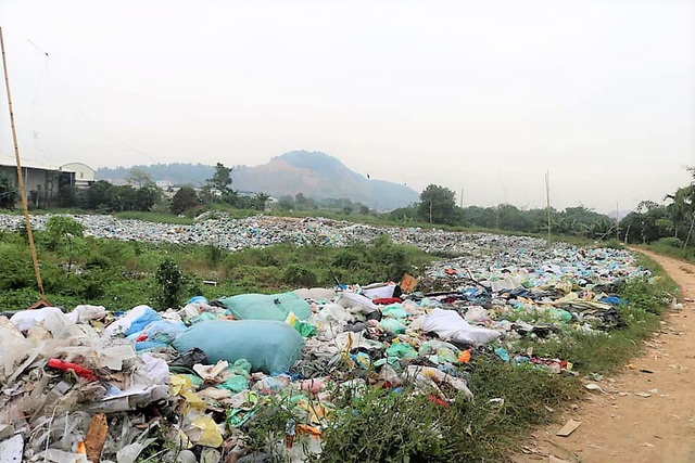 Hãi hùng những bãi rác bủa vây dân cư ở Hải Phòng - Ảnh 2.