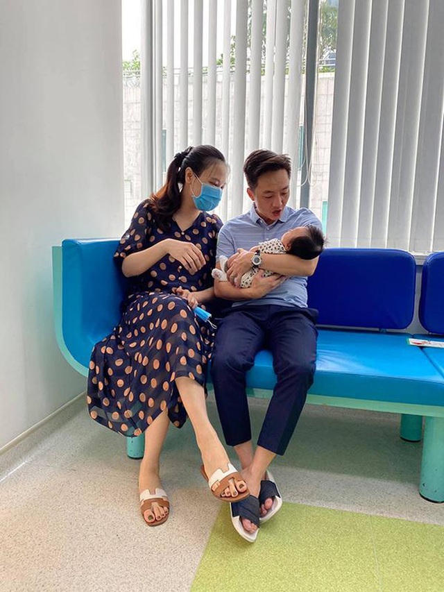 Đàm Thu Trang than thở đã trở thành người thừa của gia đình chỉ sau gần 4 tháng sinh con - Ảnh 4.
