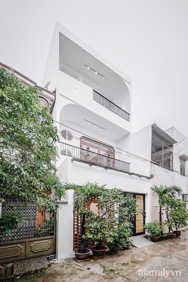 Căn nhà màu trắng đón nắng ngập tràn theo phong cách tối giản có chi phí gần 3 tỷ đồng của con trai xây tặng bố mẹ ở Nha Trang - Ảnh 5.