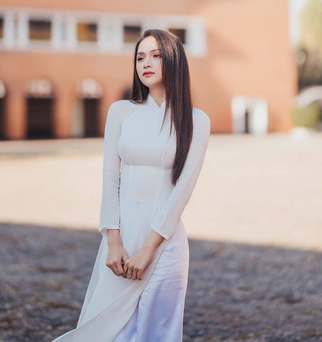 Trở lại hậu scandal, Hương Giang chỉ áo dài trắng vẫn đẹp tựa nữ thần - Ảnh 6.