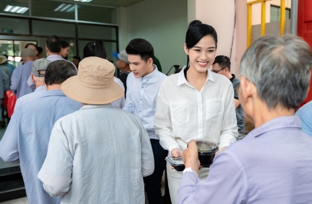 Hoạt động cộng đồng đầu tiên của Đỗ Thị Hà trên cương vị Hoa hậu Việt Nam - Ảnh 2.