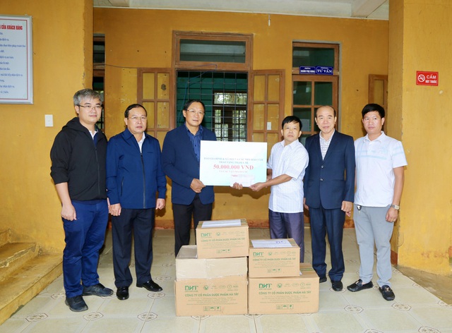 Báo Gia đình và Xã hội trao quà hỗ trợ đến người dân xã Tân Hóa, tỉnh Quảng Bình - Ảnh 5.