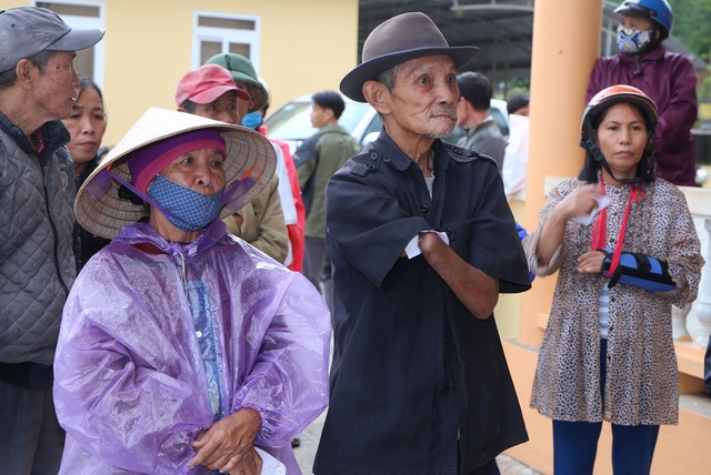 Báo Gia đình và Xã hội cùng các nhà tài trợ chia sẻ khó khăn với người dân vùng lũ Quảng Trị - Ảnh 6.