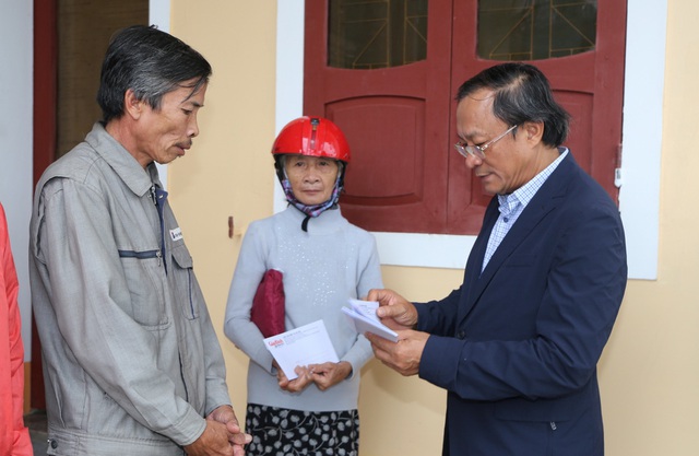 Báo Gia đình và Xã hội cùng các nhà tài trợ chia sẻ khó khăn với người dân vùng lũ Quảng Trị - Ảnh 3.