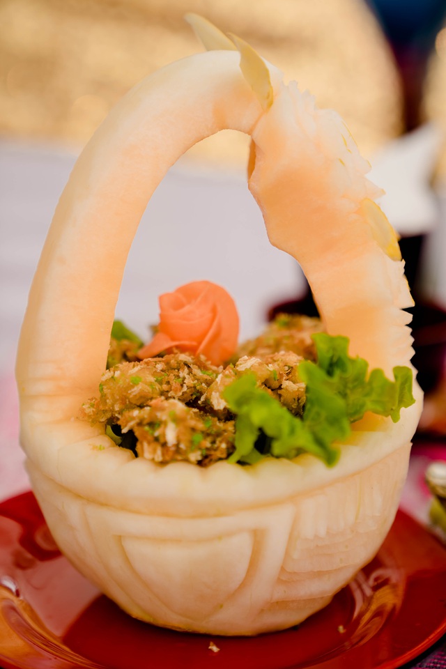 Mãn nhãn loạt món ăn hải sản được bài trí theo phong cách “rồng bay phượng múa” - Ảnh 11.
