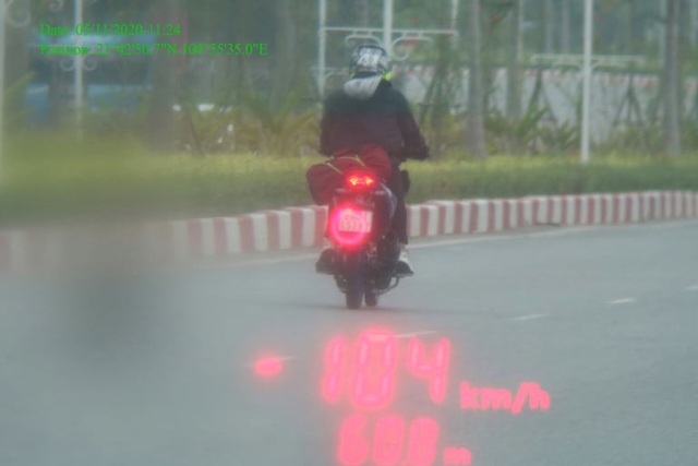 Nam thanh niên cố tình tông CSGT khi đang chạy xe máy với tốc độ 104 km/giờ - Ảnh 2.