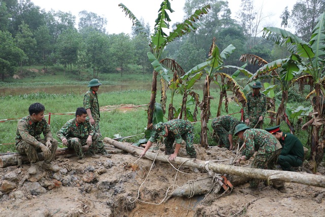 Hà Tĩnh hủy nổ an toàn 2 quả bom sót lại sau chiến tranh - Ảnh 2.