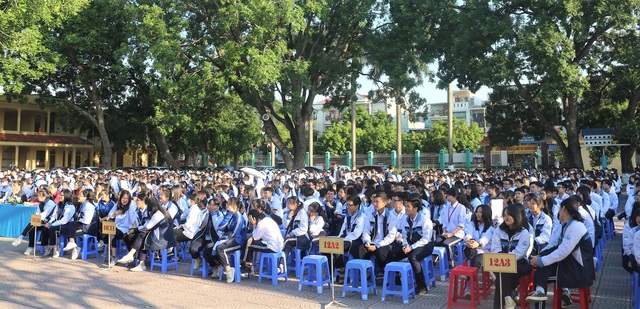 Học sinh Hải Phòng cởi mở tìm hiểu về chăm sóc sức khỏe sinh sản - Ảnh 1.