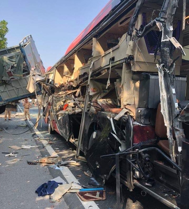 Xe khách va chạm xe tải trên cao tốc Pháp Vân – Cầu Giẽ, nhiều người nhập viện cấp cứu - Ảnh 3.
