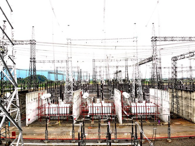 Hàng loạt công trình truyền tải đóng điện vận hành trước tiến độ được giao, đảm bảo cung cấp điện mùa hè - Ảnh 1.