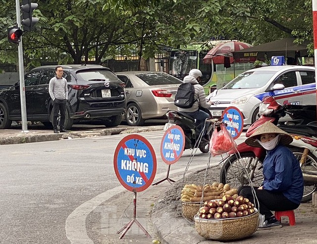 Người Hà Nội vất vả mưu sinh trong giá lạnh đầu đông - Ảnh 14.