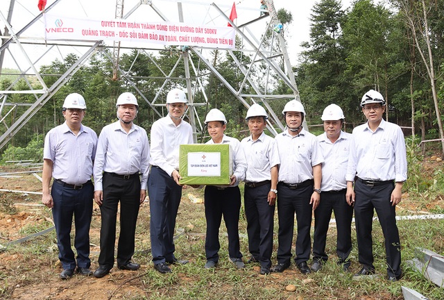 Tổng giám đốc EVN kiểm tra tiến độ thi công đường dây 500kV mạch 3 tại Thừa Thiên Huế - Ảnh 4.